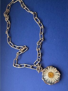 Chain Necklace with Daisy Pendant